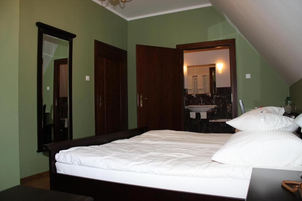 Klasztor Cedynia Hotel Rom bilde